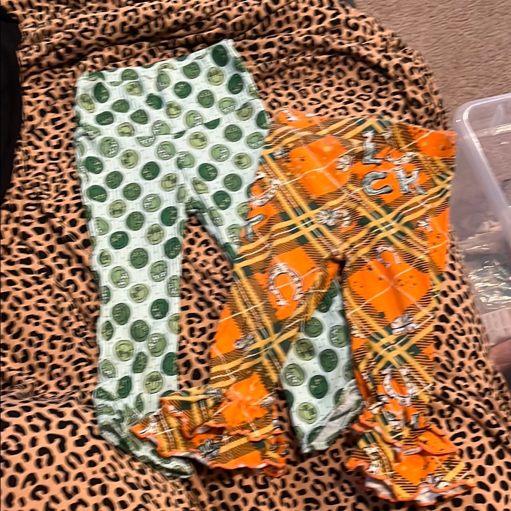 B33 Lot 2 Pairs Small Shop Flare/Ruffle Leggings— St Patrick’s Day Prints